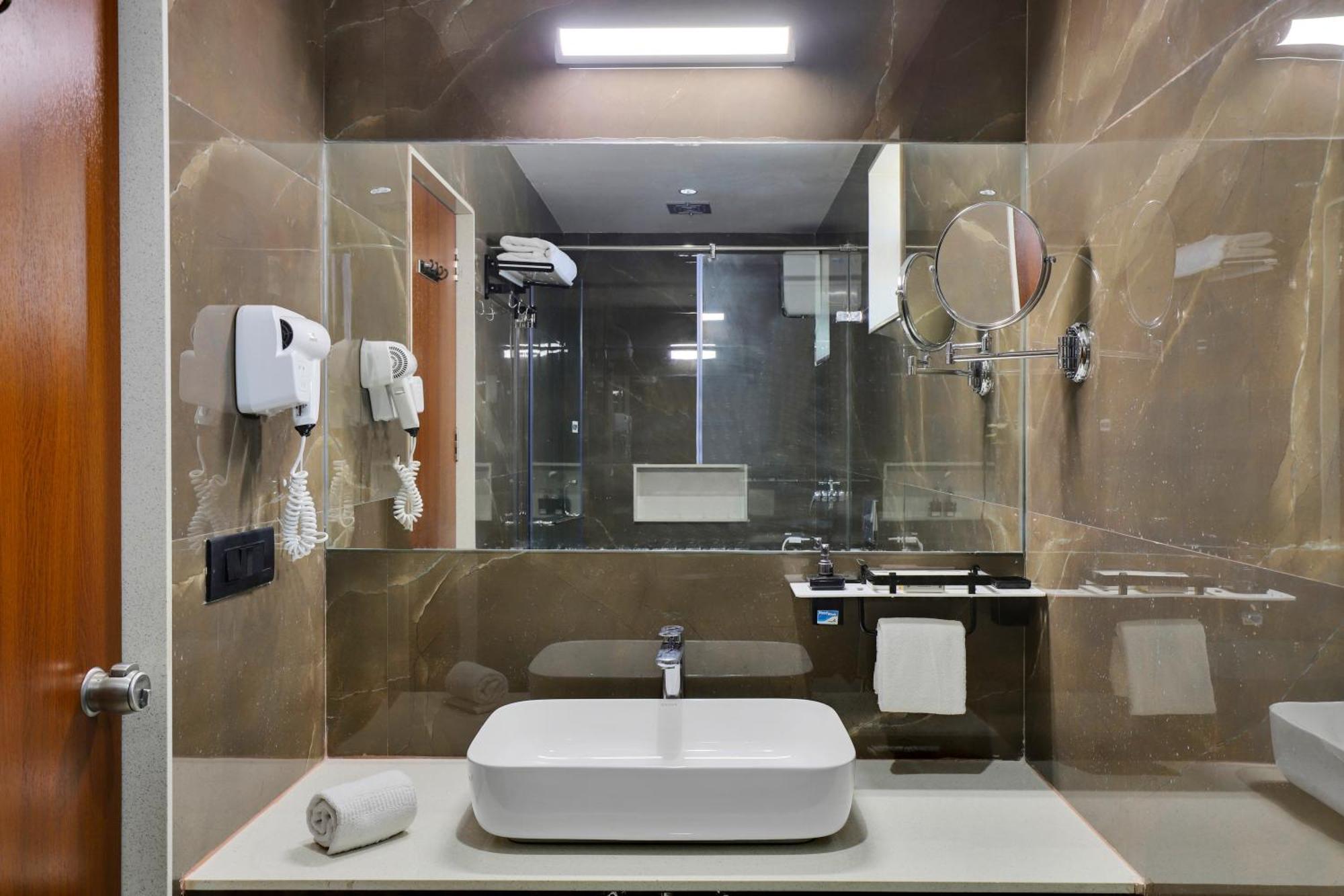 Goverdhan Greens Resort Dwarka L Hotels In Dwarka Extérieur photo