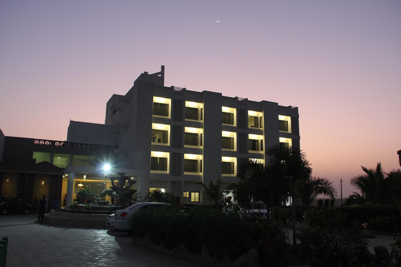 Goverdhan Greens Resort Dwarka L Hotels In Dwarka Extérieur photo
