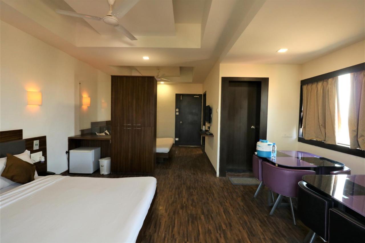 Goverdhan Greens Resort Dwarka L Hotels In Dwarka Extérieur photo
