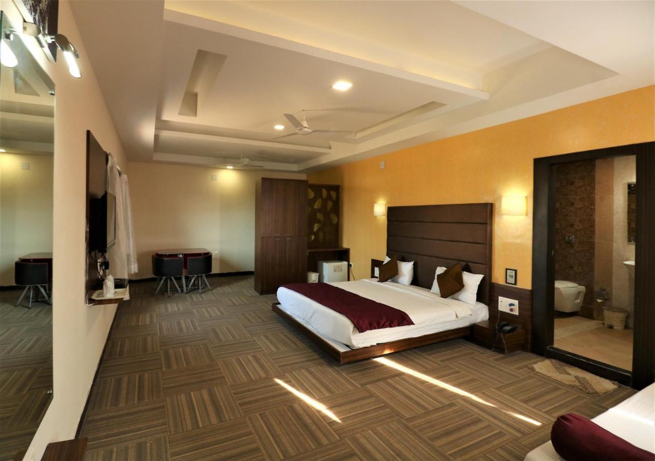 Goverdhan Greens Resort Dwarka L Hotels In Dwarka Extérieur photo