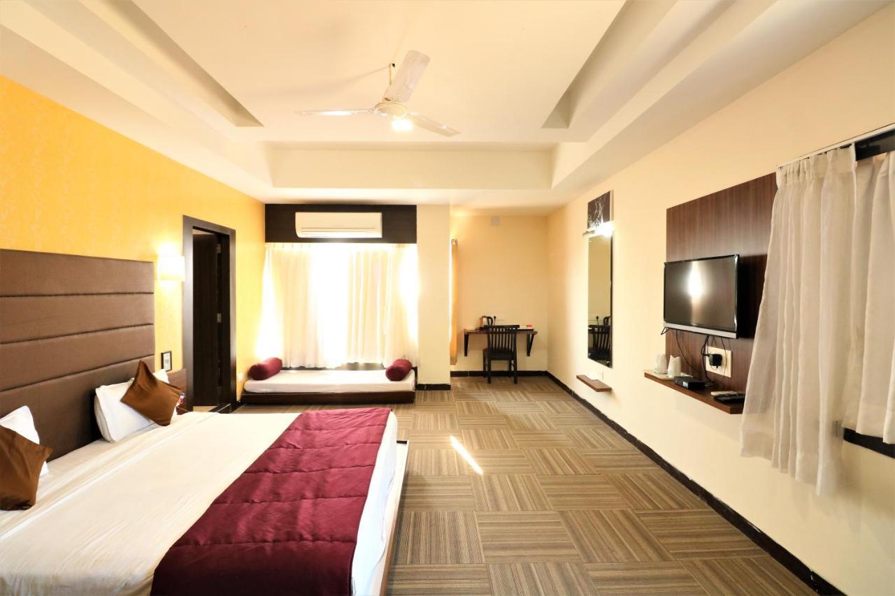 Goverdhan Greens Resort Dwarka L Hotels In Dwarka Extérieur photo